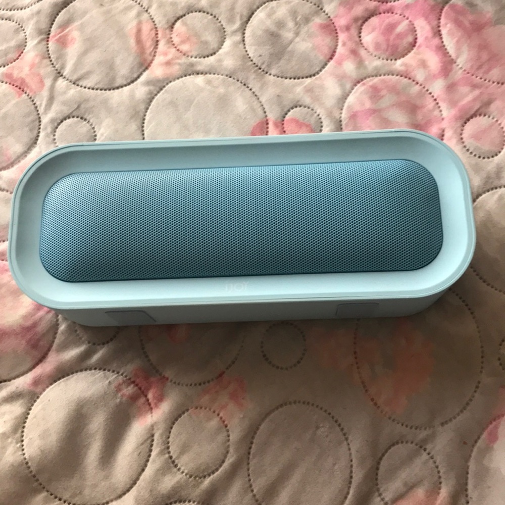 A baby blue speaker good quality 💗